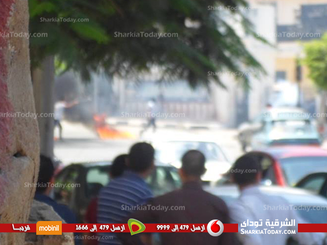 بالفيديو والصور ... مناوشات بين الأمن المركزي ومتظاهرين أمام مستشفى جامعة الزقازيق 3 5