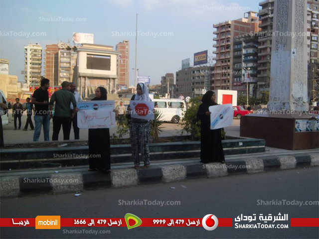 حركة أنا بنت مصر بالشرقية تٌنظم وقفة أمام المحافظة بالزقازيق للتنديد بالتحرش 1 ارشيف..