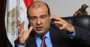 وزير التموين يبحث اليوم تطوير "المجمعات" وطرح سلع بأسعار مخفضة 13 الدكتور خالد حنفي وزير التموين والتجارة الداخلية1