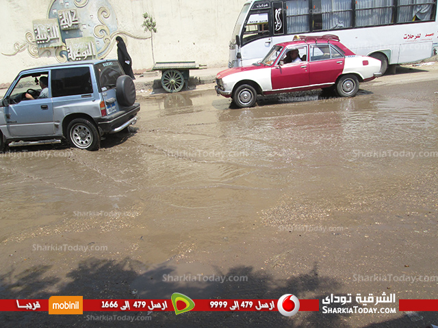 بالصور :انفجار مسورة مياة امام كلية التربية النوعية بالزقازيق 4 ماسورة