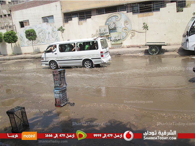 بالصور :انفجار مسورة مياة امام كلية التربية النوعية بالزقازيق 3 ماسورة1