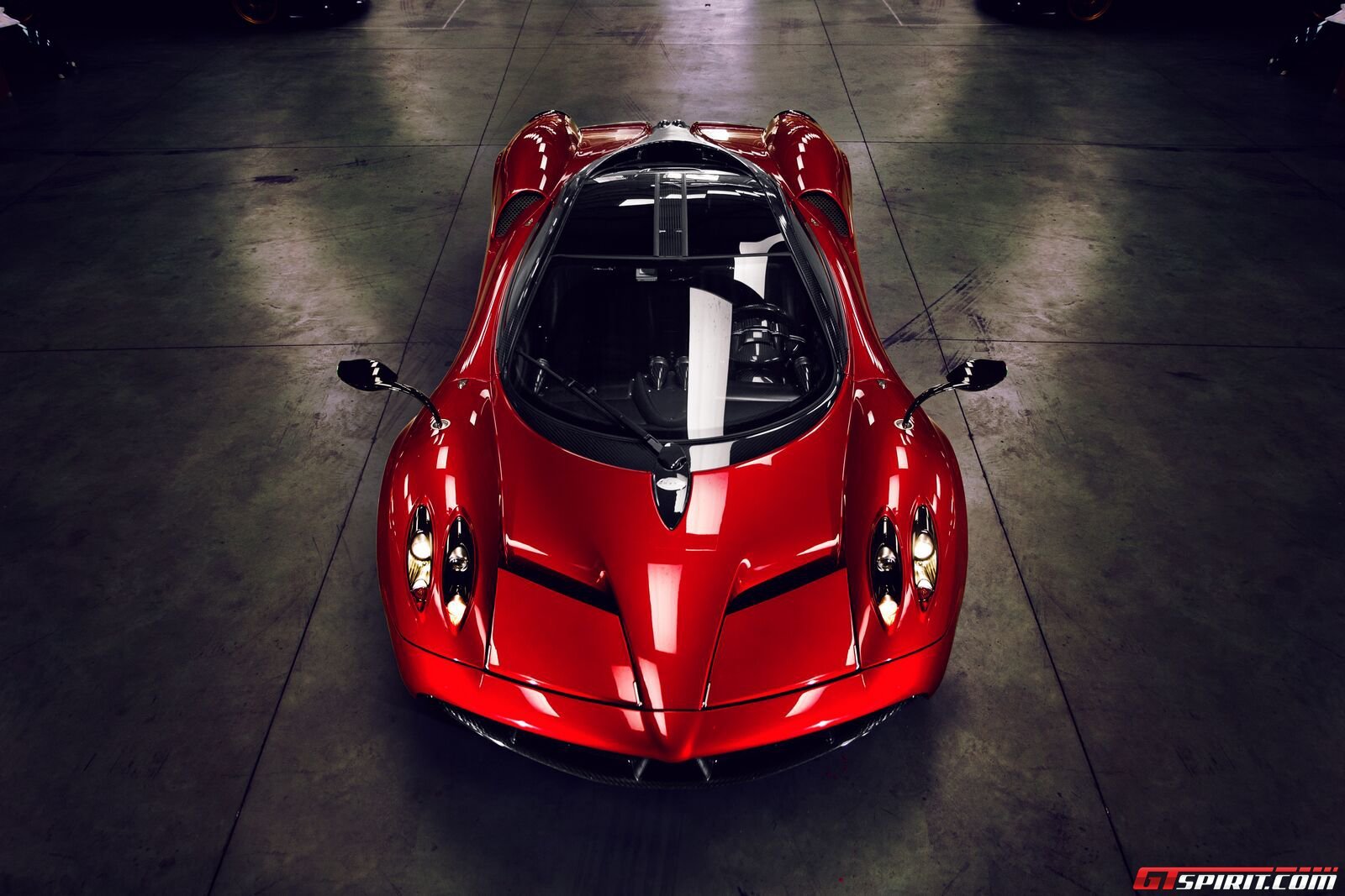 بالصور... مؤسس فيسبوك يشتري سيارة فارهة من طراز Pagani Huayra 21 20-1