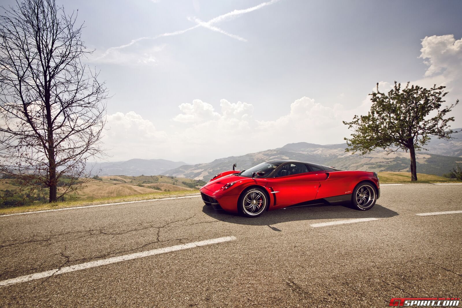 بالصور... مؤسس فيسبوك يشتري سيارة فارهة من طراز Pagani Huayra 6 5