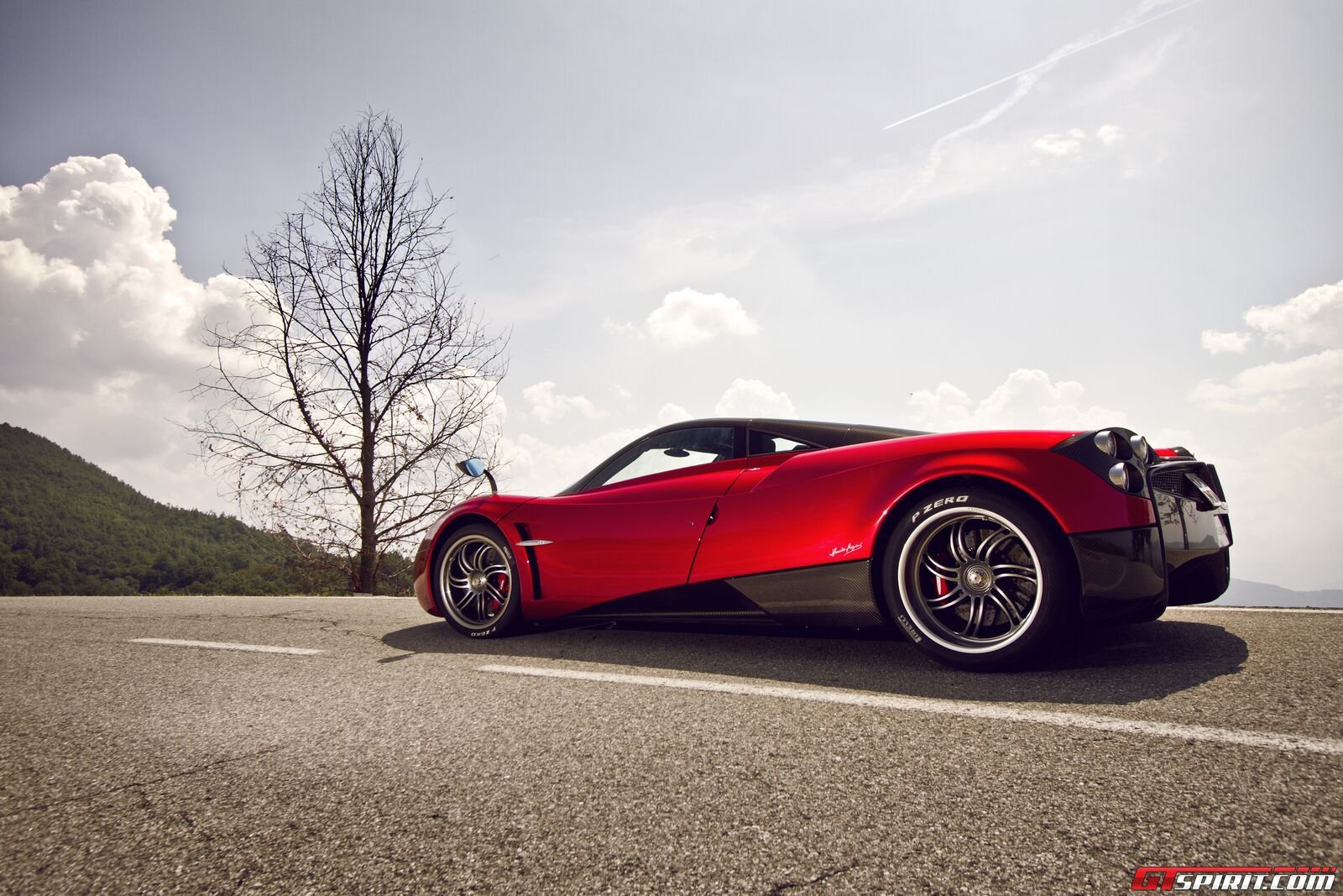 بالصور... مؤسس فيسبوك يشتري سيارة فارهة من طراز Pagani Huayra 7 6