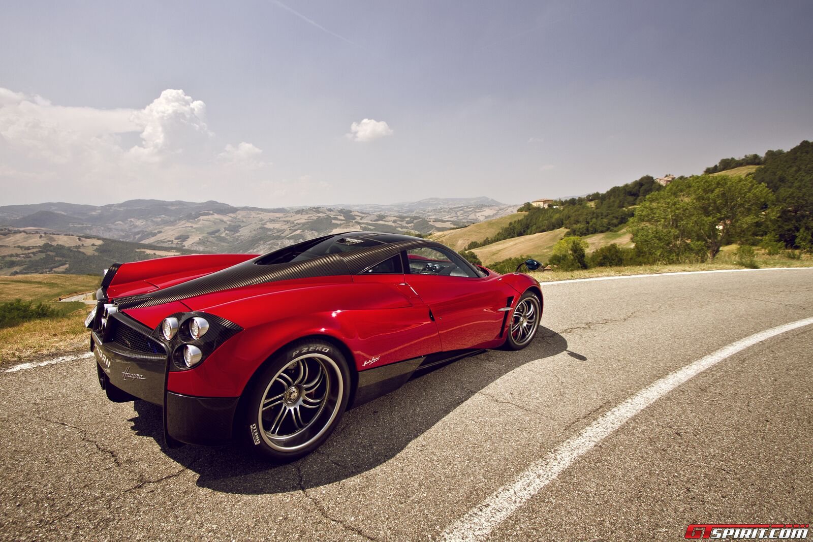 بالصور... مؤسس فيسبوك يشتري سيارة فارهة من طراز Pagani Huayra 9 8