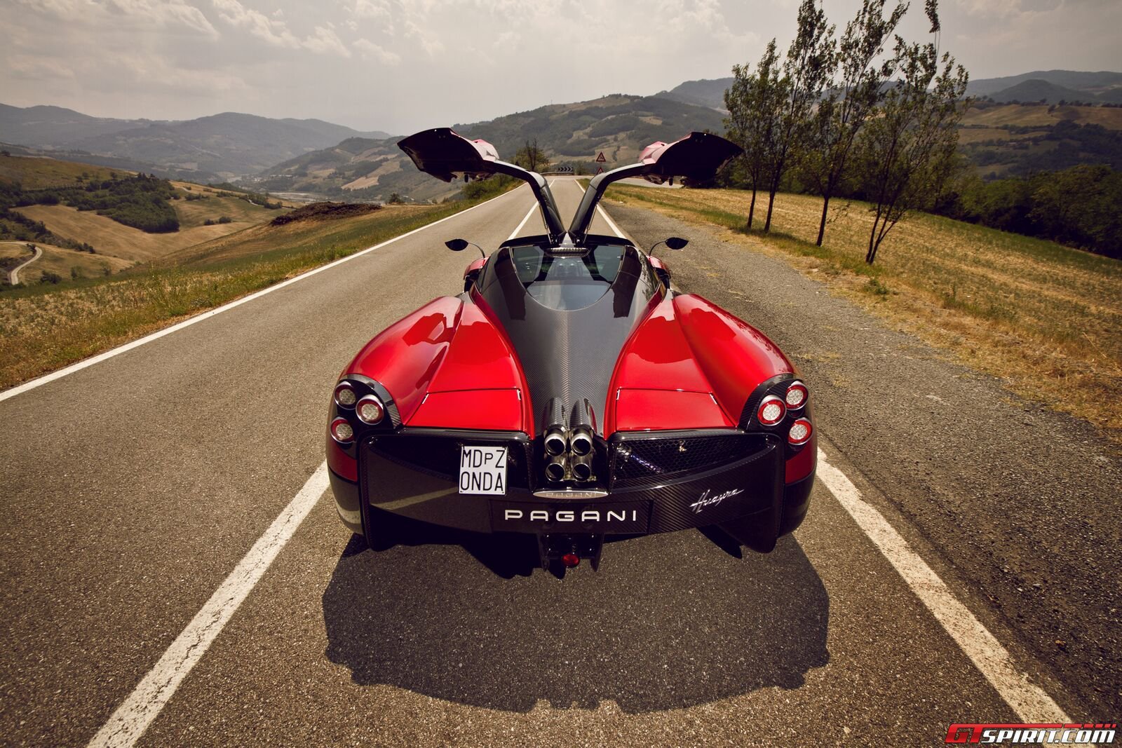 بالصور... مؤسس فيسبوك يشتري سيارة فارهة من طراز Pagani Huayra 10 9
