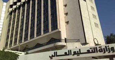 وقفة لطلاب الدبلومات لزيادة أعداد القبول ووزير التعليم العالى يرفض 1 s320131222619