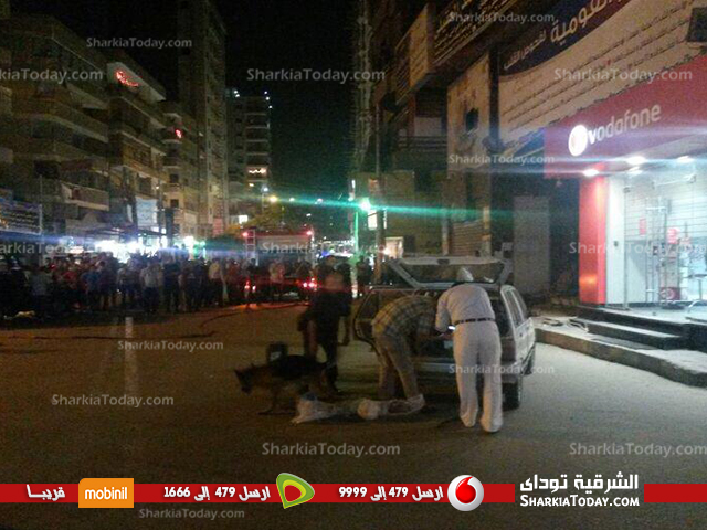بالصور : الإشتباه في وجود سيارة مفخخة بميدان القومية بالزقازيق 2 سياره مفخخه 1