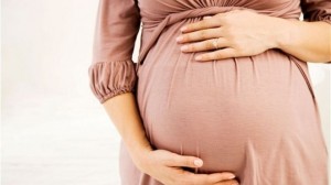 دراسة بريطانية: حمل الأم بعد سن الأربعين أفضل بدنيًا ونفسيًا للمولود 1 حامل-300x168