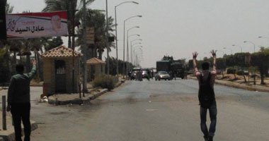 الأمن يطلق الغاز لتفريق مسيرة إخوانية بهندسة العاشر من رمضان 1 مواجهات الامن مع الطلاب