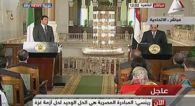 بالفيديو.. صحفي مصري يُضحك السيسي في أول مؤتمر له 1 10556503_10152231957761752_7268455555480887644_n