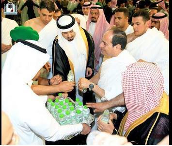 بالصور... السيسى يؤدى مناسك العمرة فى ختام زيارته للسعودية 3 10570371_841267555943908_7090902383251202392_n