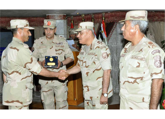 وزير الدفاع : نتجه بقوة لبناء مستقبل أفضل 1 242666_0