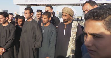 تجمهر أهالى قرية بنى منصور بأولاد صقر بمجلس المدينة لانقطاع مياه الشرب 1 S720142020943