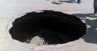 هبوط أرضى يتسبب فى توقف حركة المرور بكورنيش النيل 1 s3201121154341