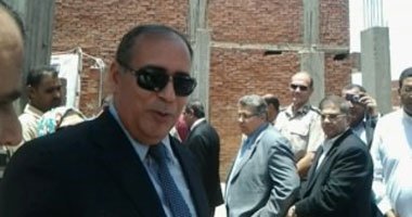 محافظ الشرقية يبحث مع مساعديه عن أرض تخصص للسجن العمومى الجديد 1 s620141615716