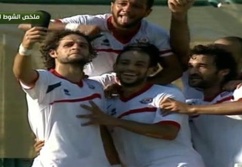 بالفيديو.. صورة ''سيلفي'' تقتحم الملاعب المصرية 1 سليفي