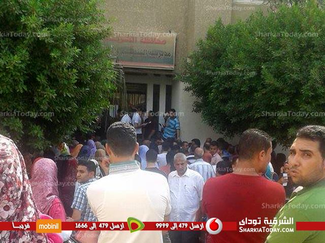 توافد المواطنين على التنظيم والإدارة للتقديم فى مسابقة التربية والتعليم بالشرقية 1 10694968_10154674459580372_1920907070_n
