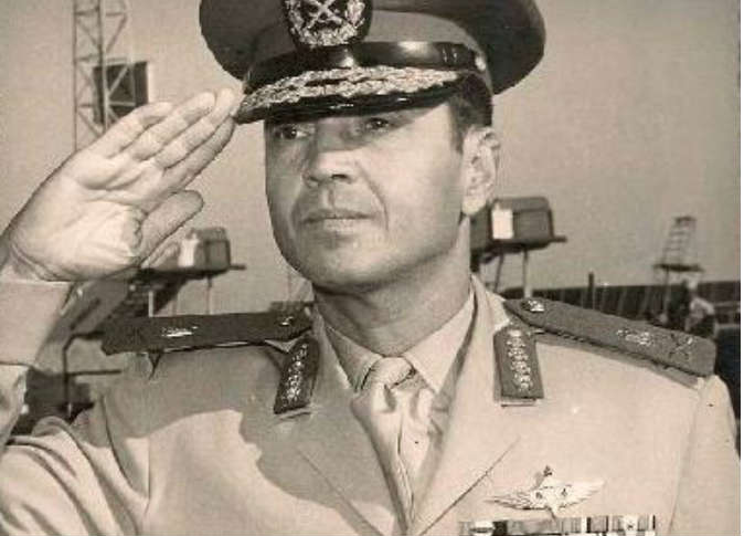 بالفيديو.. جيهان السادات: المشير أحمد إسماعيل،كان الأقرب للسادات وسعد الدين الشاذلي «بطل وشجاع» 1 188990_0