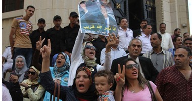أنصار " مبارك " ينظمون وقفة إحتجاجية أمام دار القضاء العالي للإفراج عنه 1 920143016236