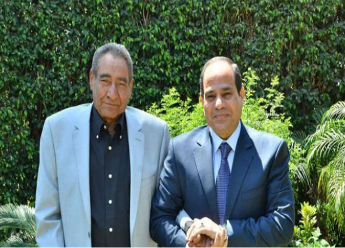 السيسي لـ«الأبنودى»: صحتك غالية على المصريين و سننقلك بالقوة إلى أي مستشفى 1 الابنودي والسيسي