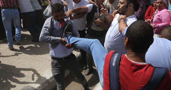 مقتل اثنين وحرق منزل اثناء مشاجرة بسبب كرة القدم بكفر صقر 1 فيديو