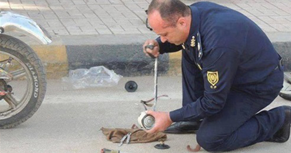 المفرقعات يفحصون عبوة هيكلية بالمنطقة الصناعية الثانية بالعاشر 1 مفرقعات