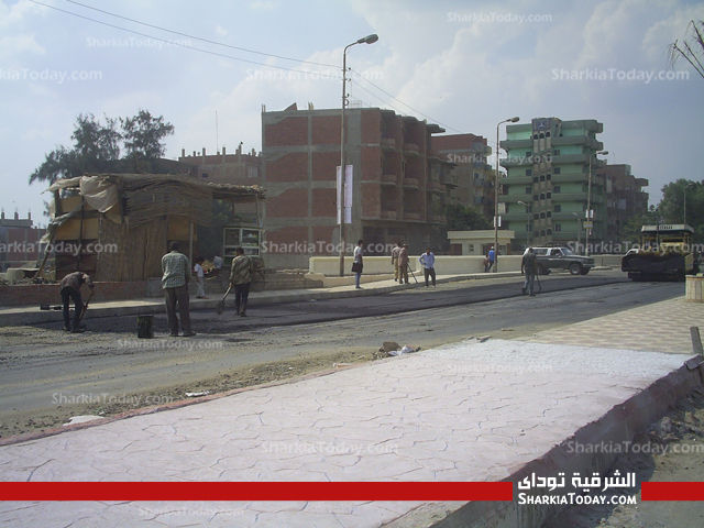 بالصور .. إستئناف عمليات رصف الطريق بشيبة والنكارية بالزقازيق 2 1
