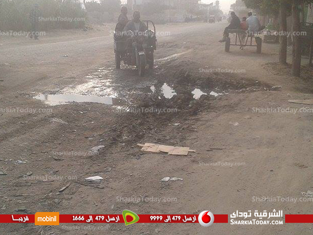 بالصور .. إنفجار ماسورة صرف صحى بالطريق الرابط مابين " الاسماعيلية والشرقية " بأبوحماد 2 13