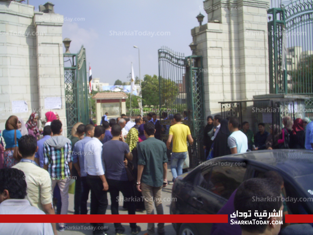 بالصور .. توافد طلاب جامعة الزقازيق ظناً بأن اليوم بدء الدراسة وسط تشديدات أمنية مكثفة 2 1,,,,