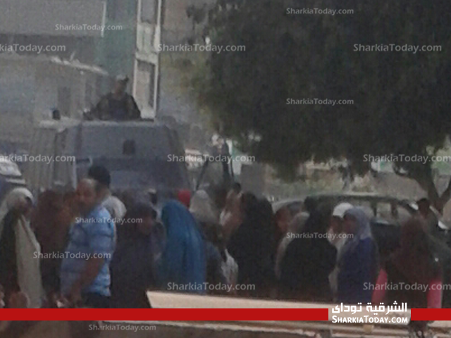 بالصور .. تواجد أهالى سجناء أبوحماد أمام مركز الشرطة للمطالبة بمد فترة الزيارة 2 2-..,.