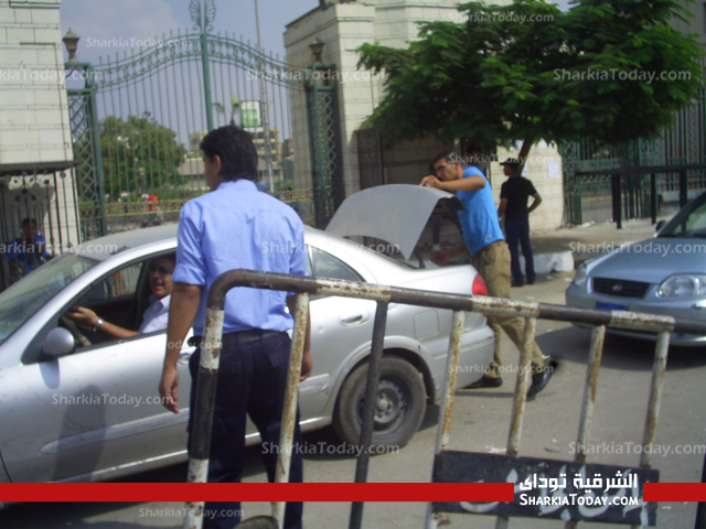بالصور .. توافد طلاب جامعة الزقازيق ظناً بأن اليوم بدء الدراسة وسط تشديدات أمنية مكثفة 3 2-,,,