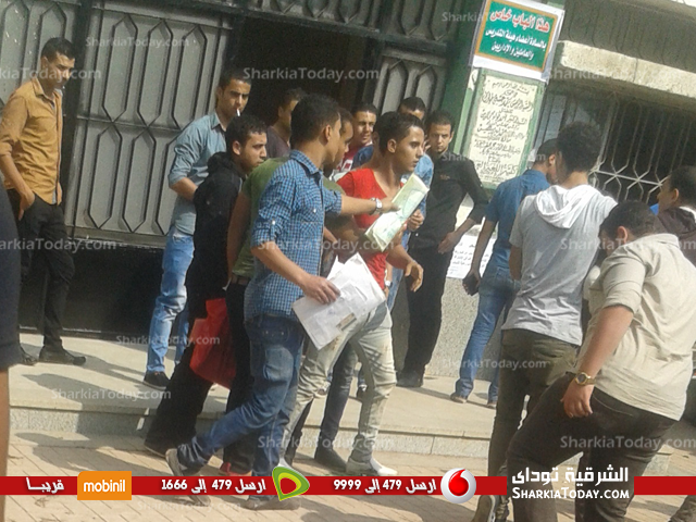 بالصور .. إشتباكات بين طلاب جامعة الأزهر بالزقازيق ، والأمن الإدارى يتدخل لفضها 3 2.