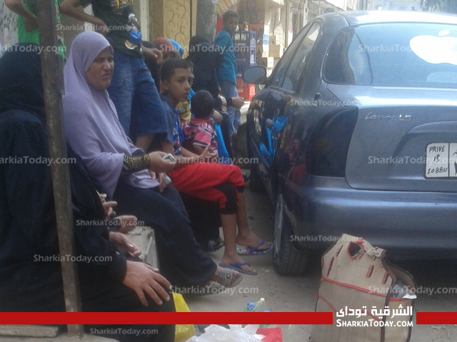 بالصور .. تواجد أهالى سجناء أبوحماد أمام مركز الشرطة للمطالبة بمد فترة الزيارة 3 3,.,..
