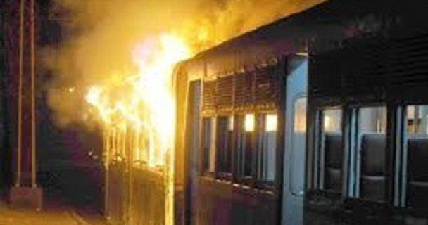تفحم شخص نتيجة حريق 3 عربات بقطار " الإسماعيلية - الزقازيق"بأبوحماد 1 420142414635