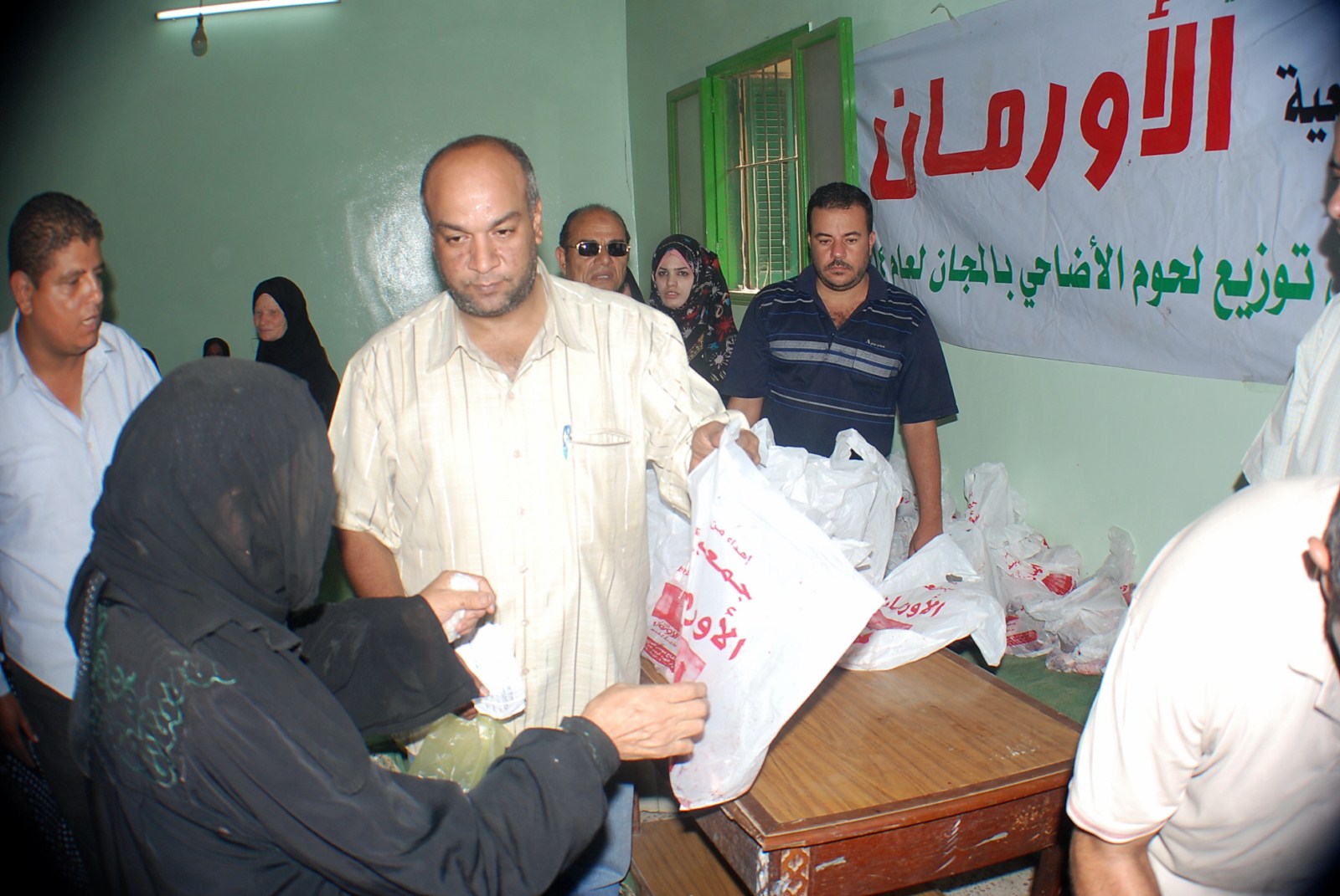 بالصور .. جمعية الأورمان بالشرقية تُوزع الأضاحي علي الفقراء بالمحافظة 2 555 (2)
