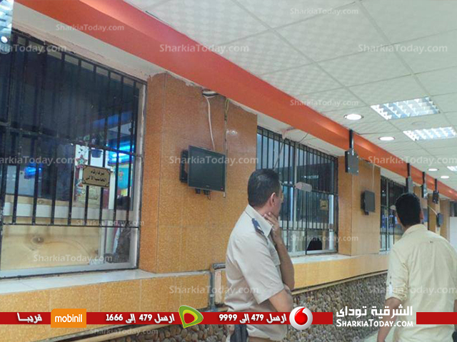 بالصور : ضابط بالشرقية ينشئ أول صالة مرور ذكية.. الصالة مزودة بـ32 كاميرا لمراقبة شوارع منيا القمح على مدار 24 ساعة.. وساعدت فى كشف العناصر الإرهابية المتهمة بوضع المتفجرات على قطبان السكك الحديدية 4 7