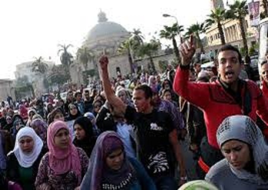«الحرية والعدالة» : يدعو الطلاب لتحرير الجامعات من «قبضة العسكر»اعتراضا على اقتحام قوات الأمن للحرم الجامعي 1 images