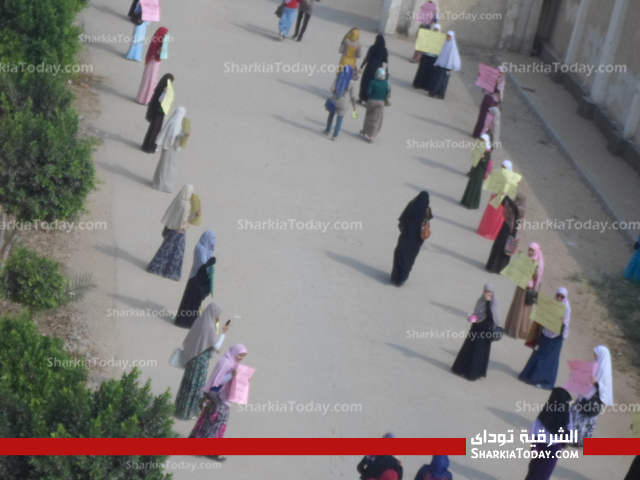 بالصور .. وقفة لطالبات جامعة الأزهر بالزقازيق للمطالبة بالإفراج عن المعتقلين 2 ازهر