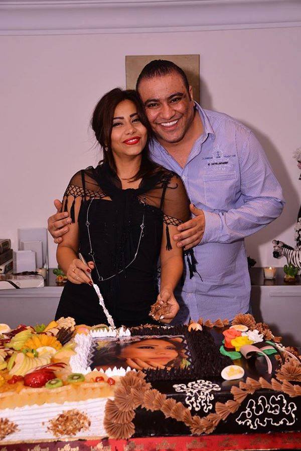 بالصور ... الفنانة شيرين عبد الوهاب تحتفل بعيد ميلادها الـ 34 8 الفنانة شيرين وشقيقها