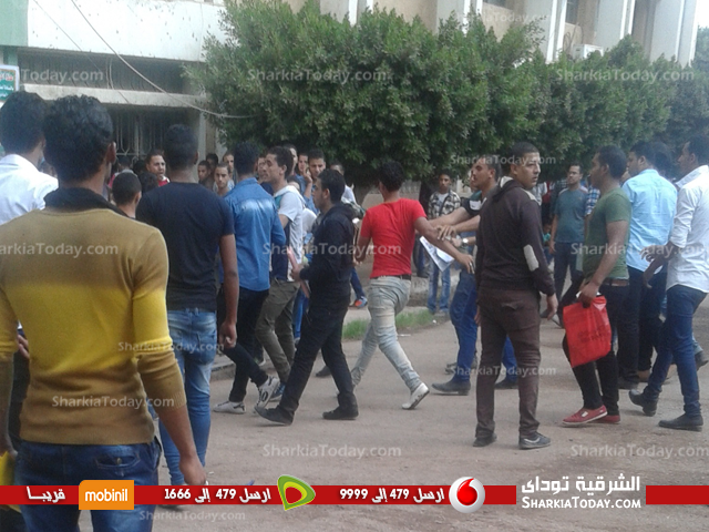 بالصور .. إشتباكات بين طلاب جامعة الأزهر بالزقازيق ، والأمن الإدارى يتدخل لفضها 2 المستطيلة