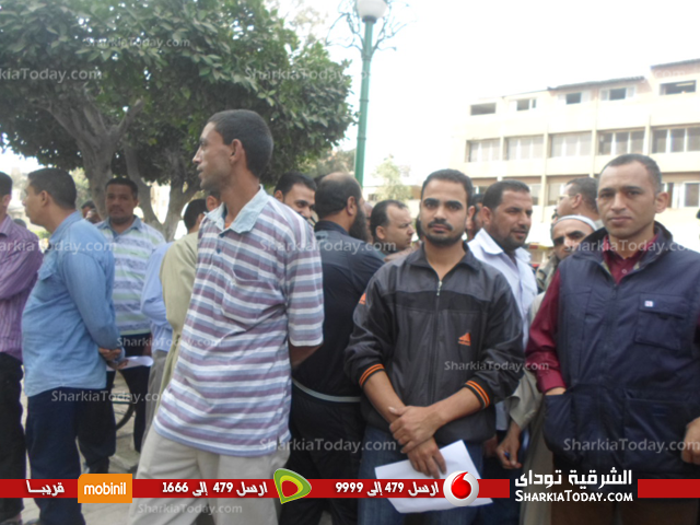 بالصور .. وقفة لعمال مصنع نورميداس للغزل والنسيج أمام القوى العاملة بالزقازيق للمطالبة بالمستحقات 2 المستطيلة