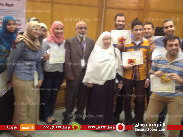 بالصور .. تكريم المتفوقين لحصولهم علي شهادات خاصة بورشة عمل قلب الأطفال بجامعة الزقازيق 1 المستطيلة