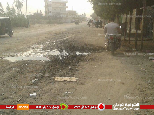 بالصور .. إنفجار ماسورة صرف صحى بالطريق الرابط مابين " الاسماعيلية والشرقية " بأبوحماد 1 المستطيلة