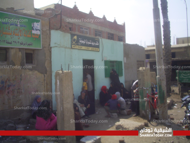 بالفيديو و بالصور .. إزدحام المكاتب البريدية بالشرقية بالمواطنين لصرف المعاشات 3 بريد-2