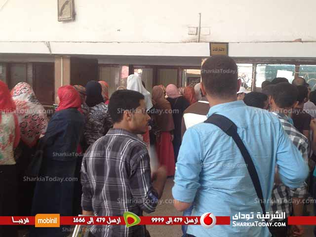 بالصور | توافد الطلاب لمحطة الزقازيق لعمل إشتراكات القطار السنوية 1 توافد الطلاب لمحطةالزقازيق لعمل إشتراكات القطار السنوية (3)