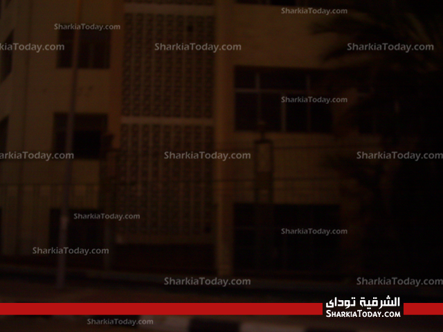 بالصور .. إعلاء الأسوار الحديدية لمداخل جامعة الزقازيق إستعداداً لبدء الدراسة 2 جامعة-2