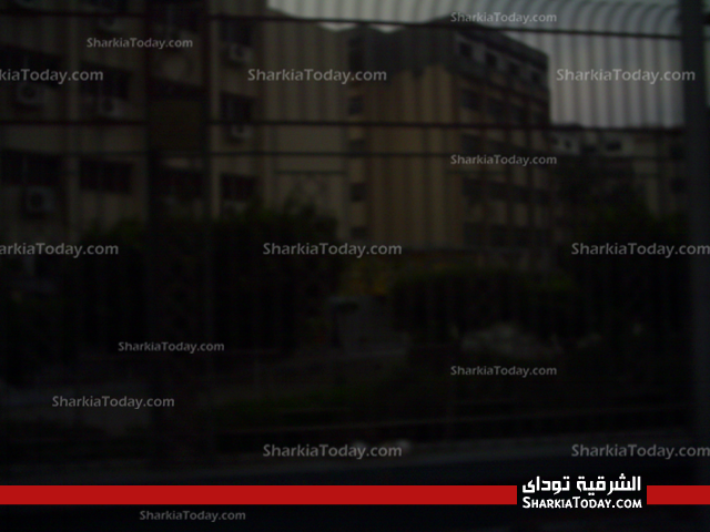 بالصور .. إعلاء الأسوار الحديدية لمداخل جامعة الزقازيق إستعداداً لبدء الدراسة 1 جامعة