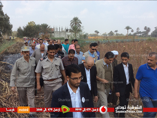 بالصور : وزير البيئة ومحافظ الشرقية يتفقدان مواقع جمع قش الارز بقرى الشرقية 2 جولة تفقديه