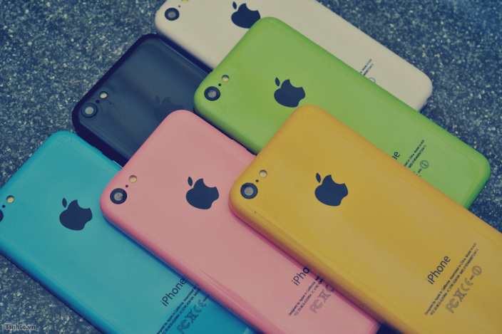 سيدة تفقد هاتفها الـ IPHONE في إنجلترا وآبل تعثر عليه في الصين 1 آيفون-5-سي